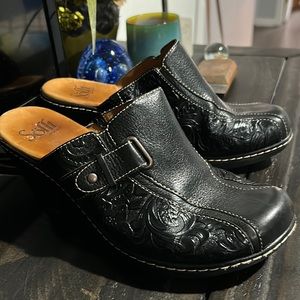 Söfft. beautiful black slip-ons.